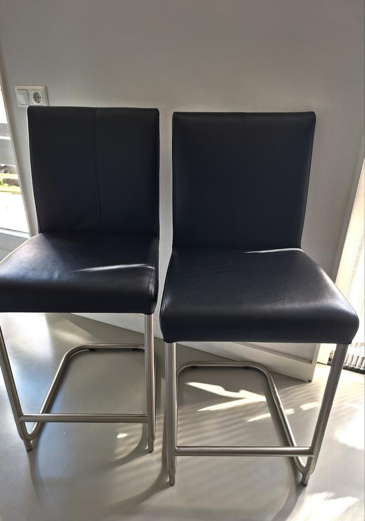 2 Zwarte Leren Barkrukken met Geborsteld Staal Frame, 60 tot 90 cm, Ophalen of Verzenden, Zo goed als nieuw, Leer