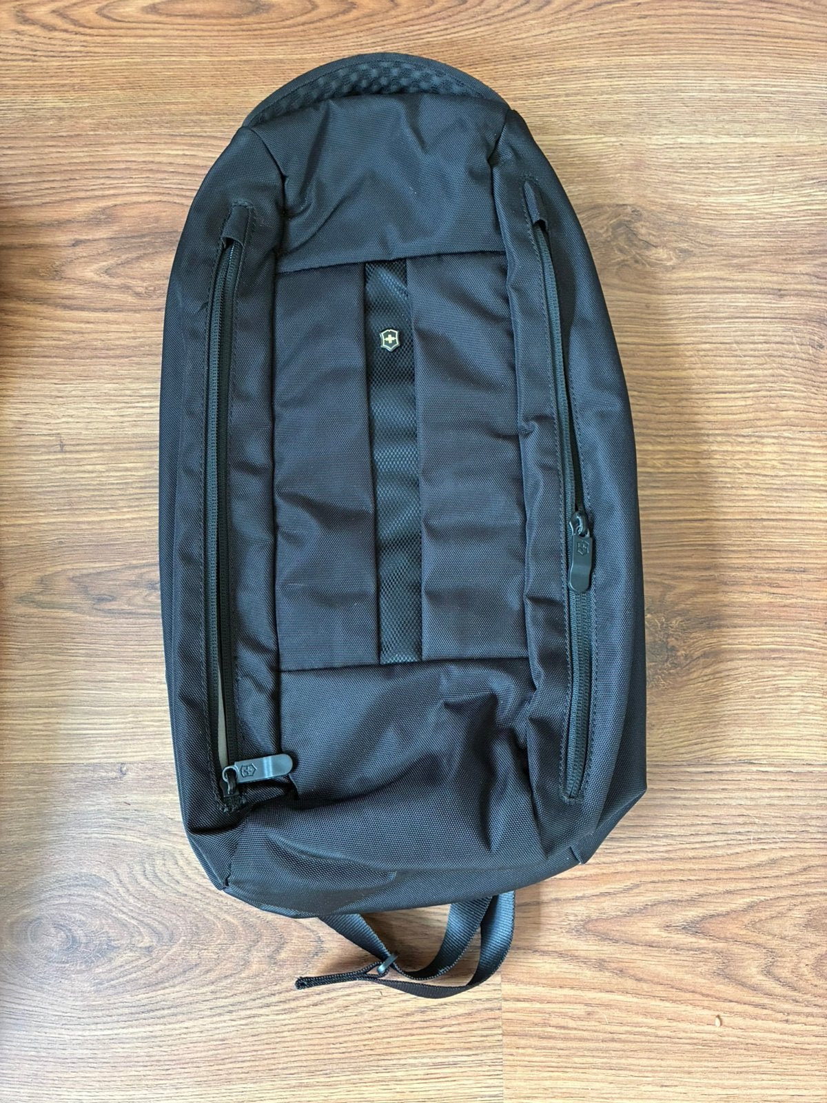 Victorinox Sling Bag Zwart - Zo goed als nieuw, Sieraden, Tassen en Uiterlijk, Tassen | Rugtassen, Ophalen of Verzenden, Zo goed als nieuw
