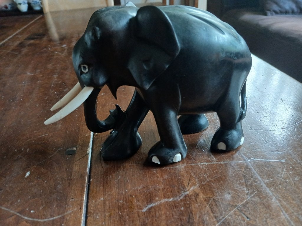 Een mooie houtgesneden olifant, h11xl16xb8, Antiek en Kunst, Minder dan 20 cm, Ophalen of Verzenden, Beeld, Hout