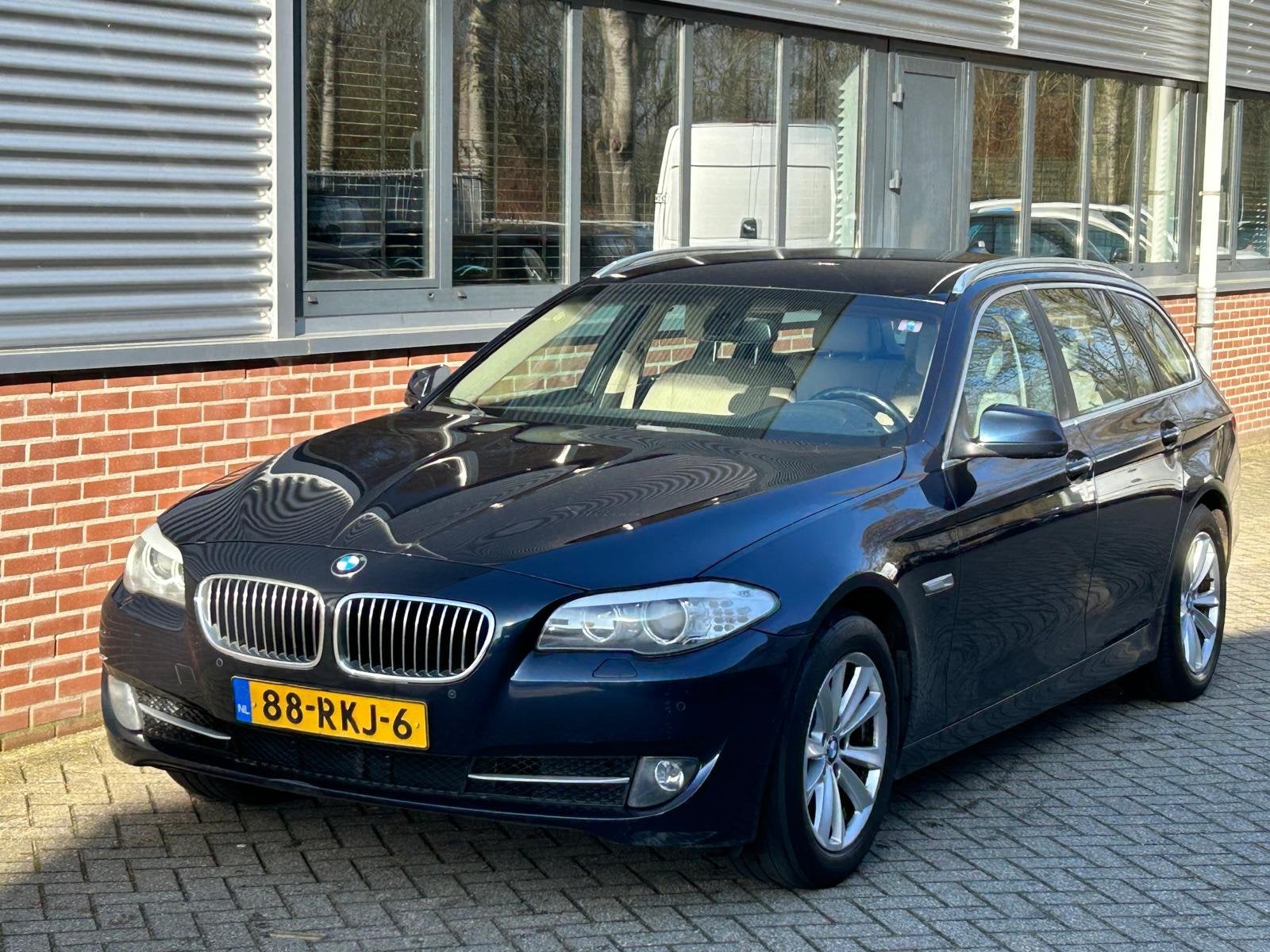 BMW 5 Serie 523i High Executive Navi Clima (bj 2011), Auto's, BMW, Achterwielaandrijving, Gebruikt, 2000 kg, Blauw