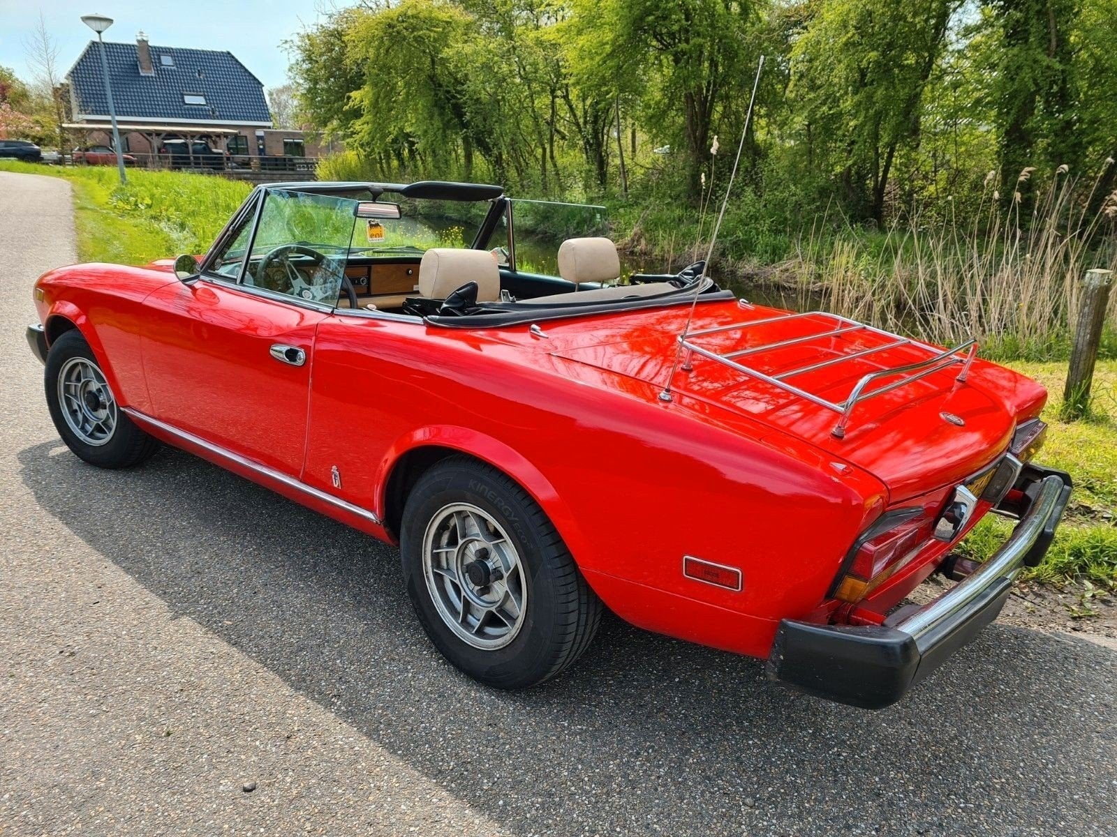 FIAT 124 SPIDER, USA 2 ltr inj, bj 1980, kleur rood, Auto's, Oldtimers, Achterwielaandrijving, Beige, Cabriolet, 122 pk