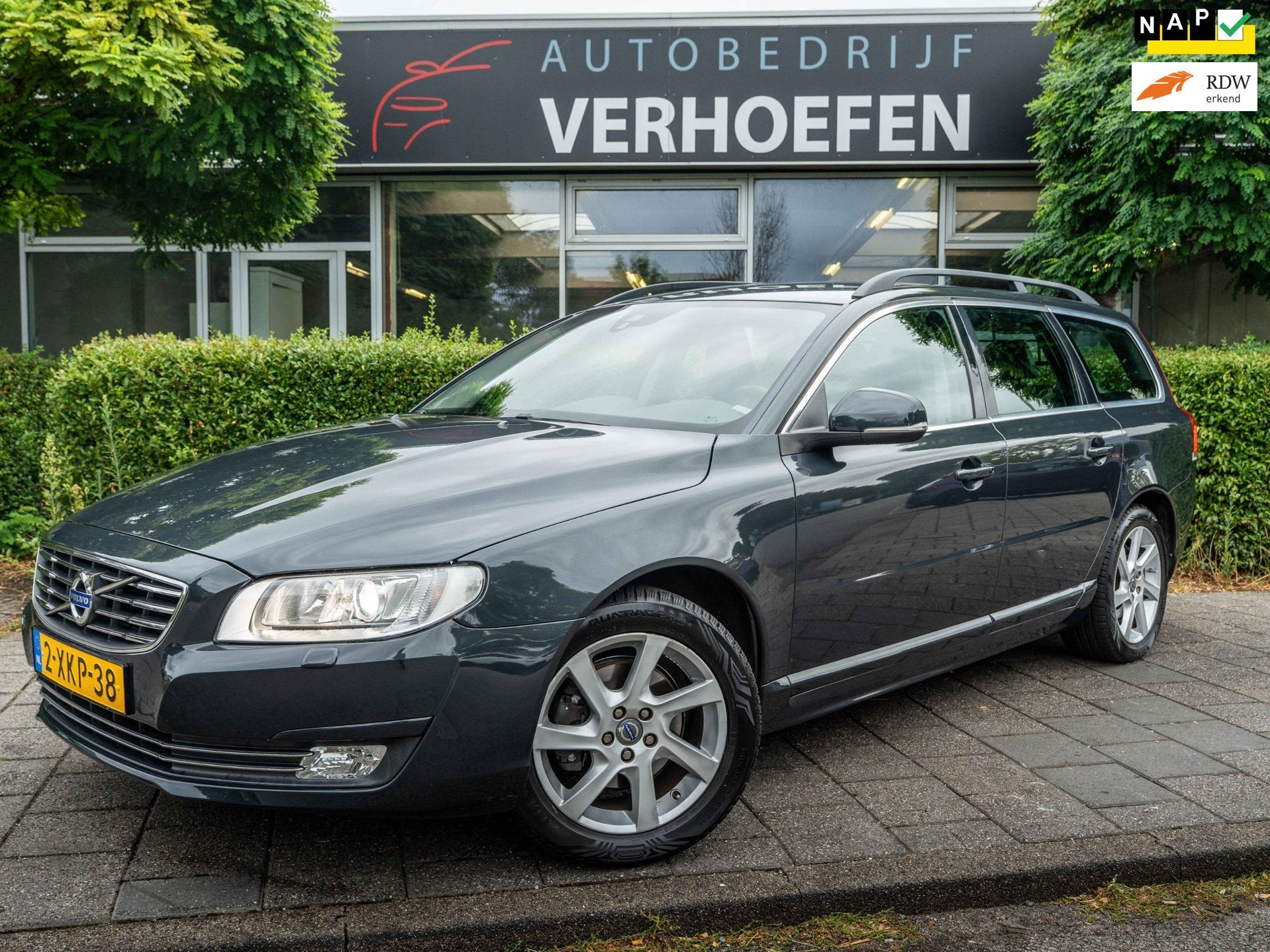 Volvo V70 1.6 T4 Momentum | AUTOMAAT | STOELVERWARMING | LED, Auto's, Zwart, 4 cilinders, 1600 kg, Zilver of Grijs