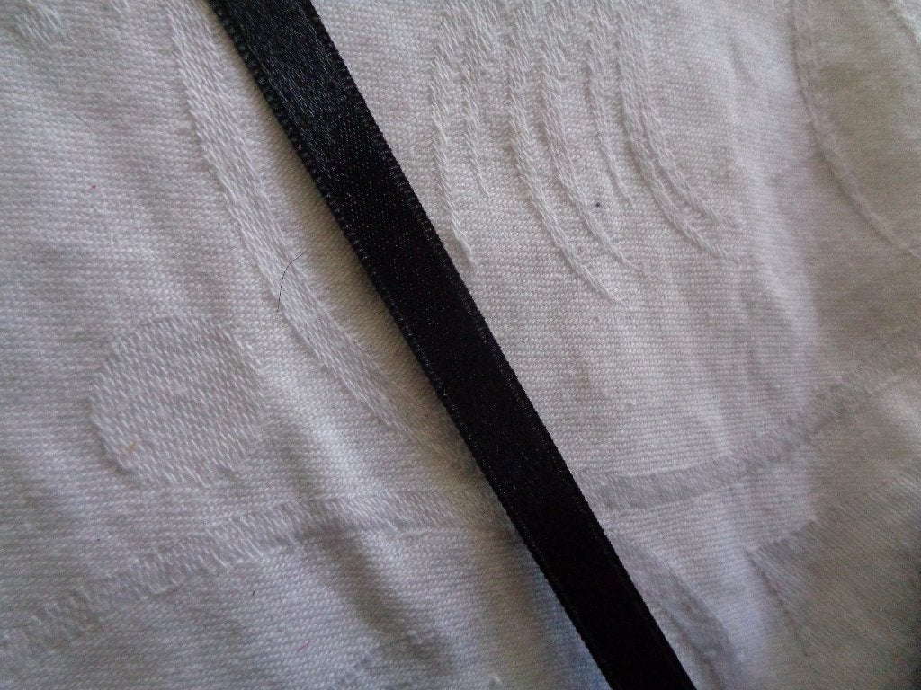 2 meter zwart satijn band 1 cm breed, Hobby en Vrije tijd, Naaien en Fournituren, Ophalen of Verzenden, Nieuw, Lint, Band of Elastiek