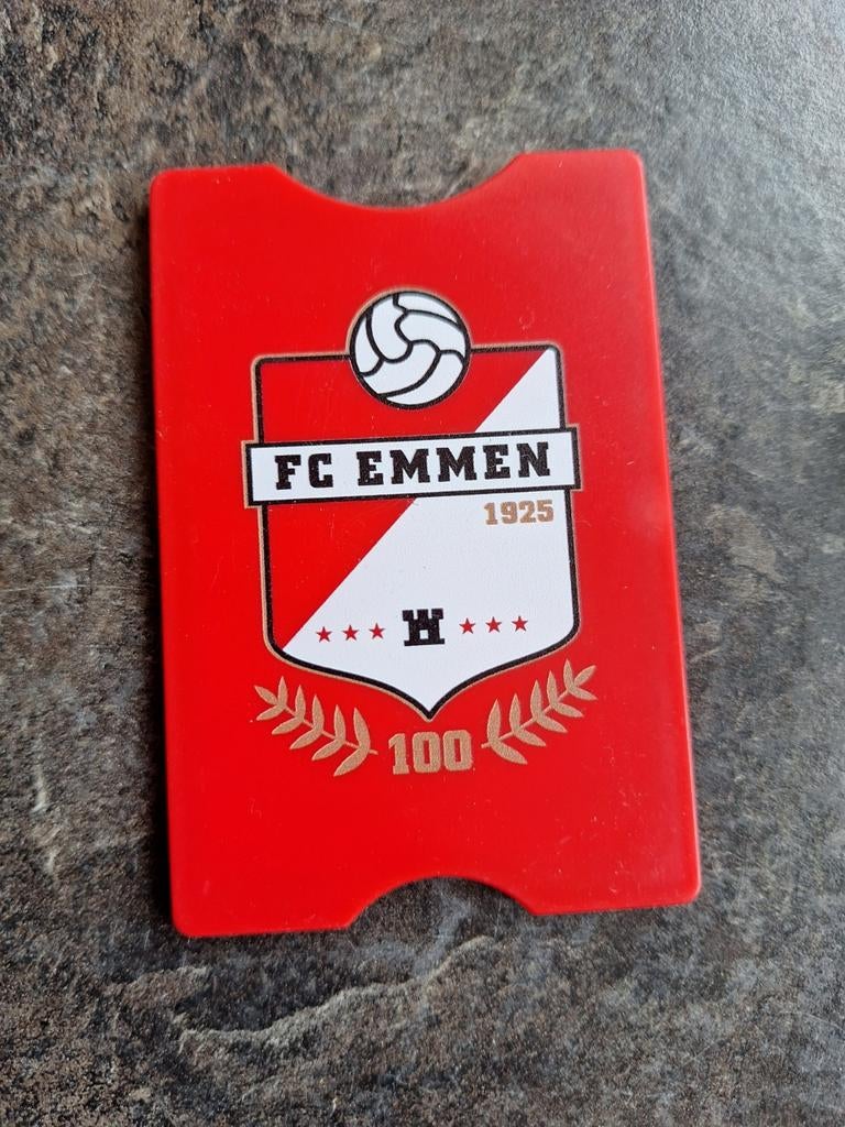 Fc emmen pashouder, Verzamelen, Sportartikelen en Voetbal, Ophalen of Verzenden, Nieuw, Overige binnenlandse clubs, Overige typen