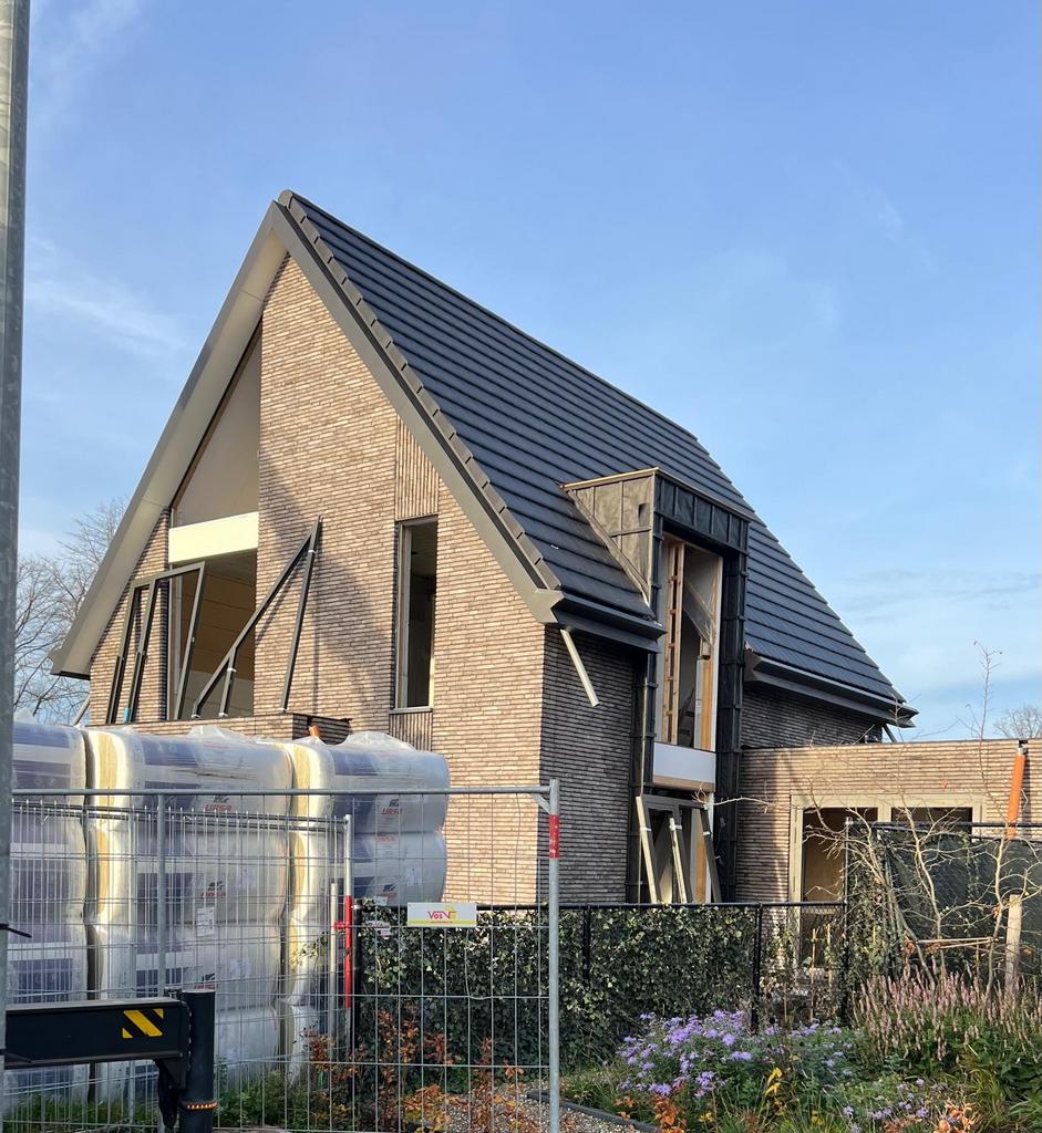 Nieuwe Nelskamp G-10 vlakke dakpannen matzwart engobe (70 st, Ophalen, 10 tot 15 m², Steen of Klei, Zwart