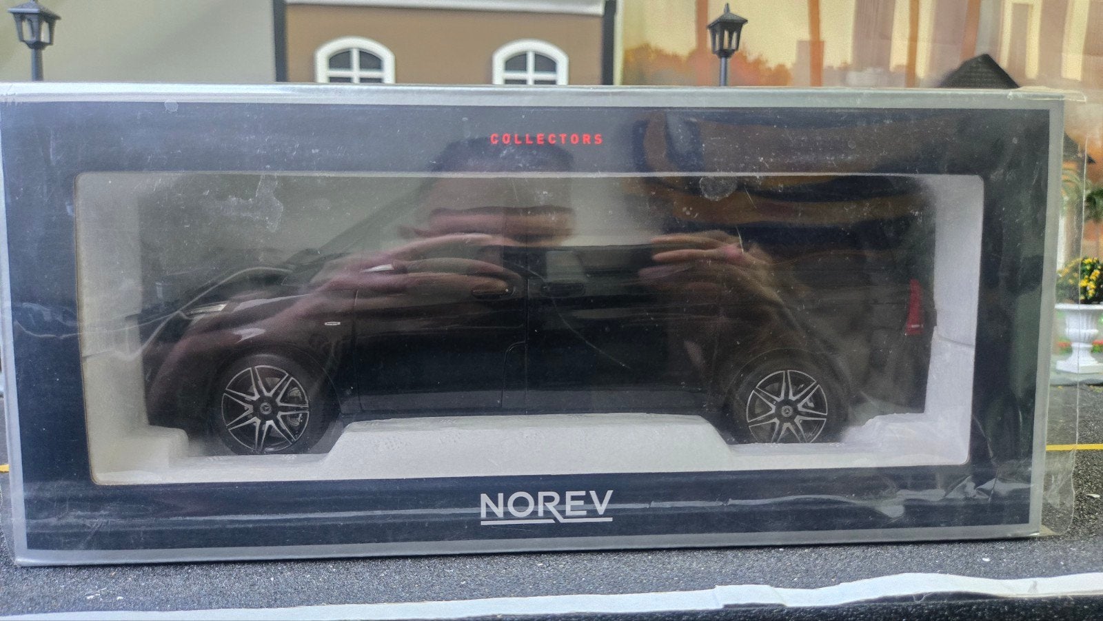 Norev 1:18 Mercedes Benz V klasse - Nieuwstaat in doos, Ophalen of Verzenden, Nieuw, Auto, Norev