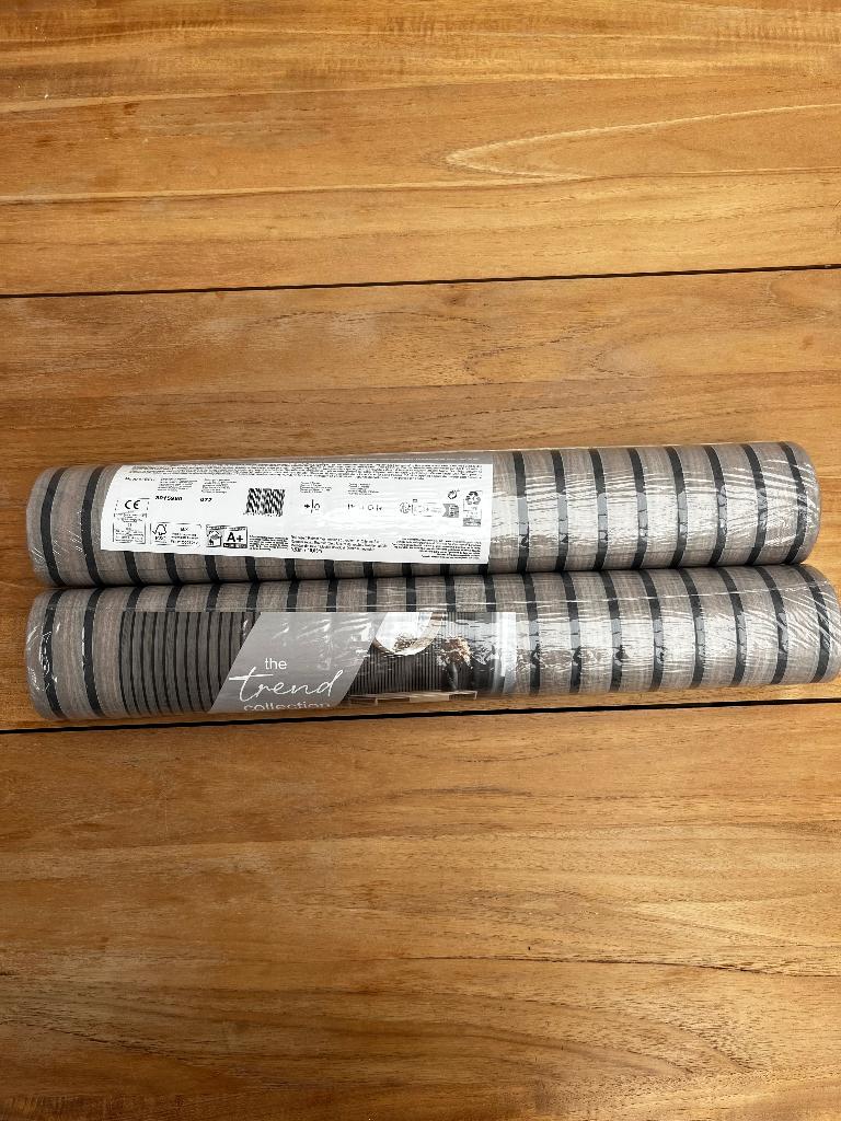 2 rollen behang houtpanelen look (Action), Ophalen, 10 tot 25 m², Bruin, Houtpanelen