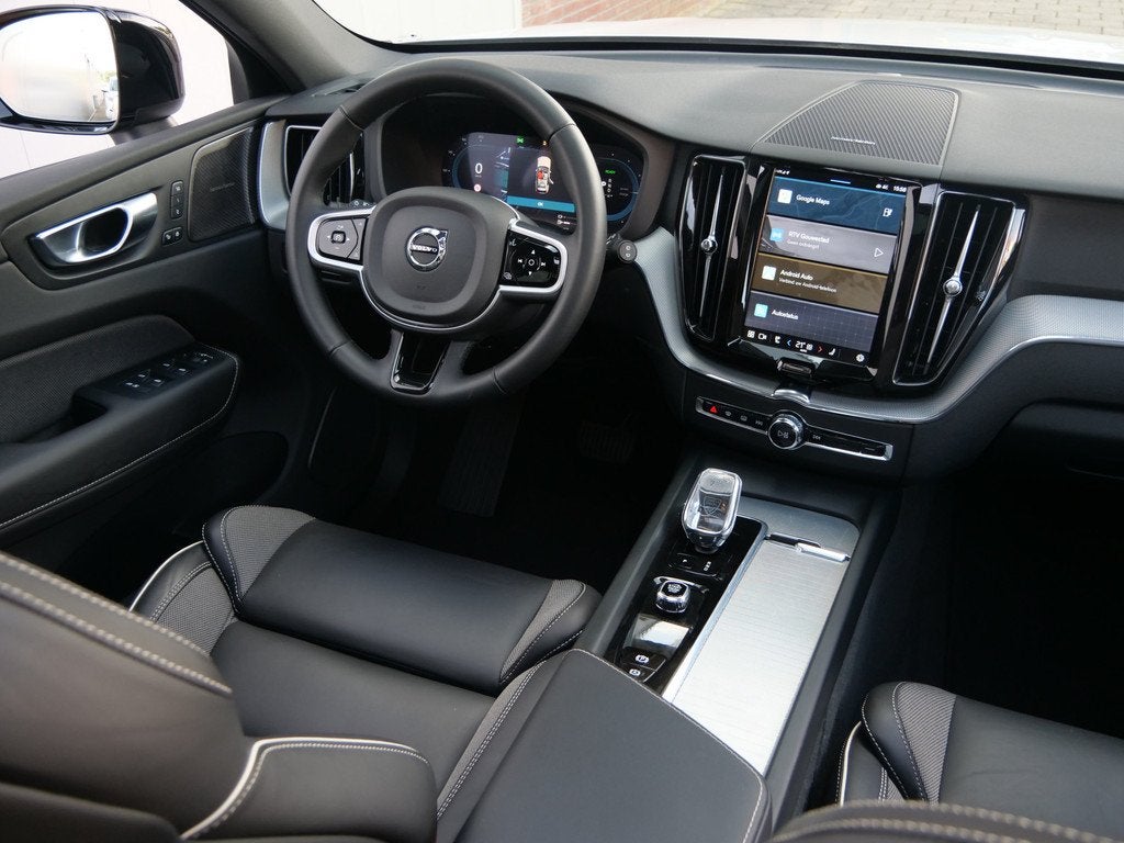 Volvo XC60 2.0 T6 350 Pk Plug-in hybrid AWD Plus Dark Pano-d, Automaat, 4 cilinders, 1969 cc, Leder en Stof