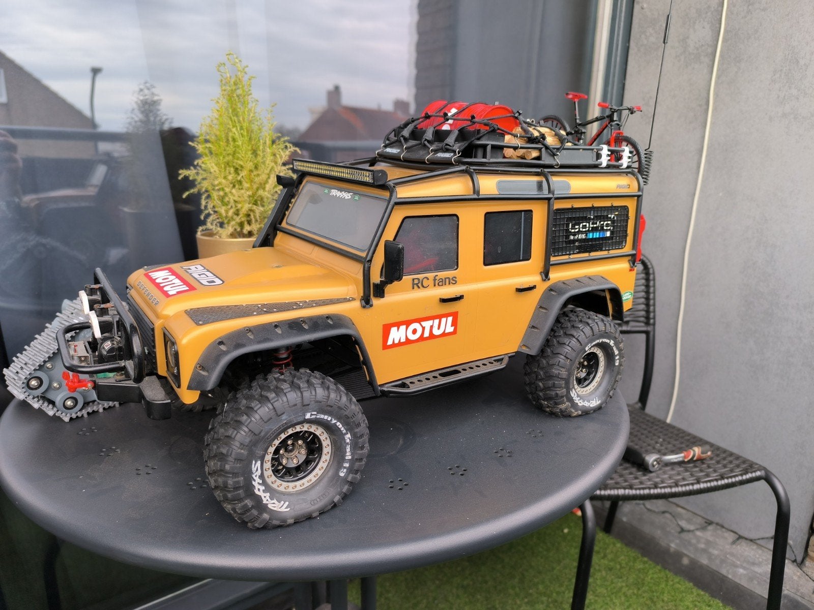 Traxxas Land Rover Defender met aanhanger, motorboat Spartan, Auto offroad, Zo goed als nieuw, Schaal 1:10, RTR (Ready to Run)