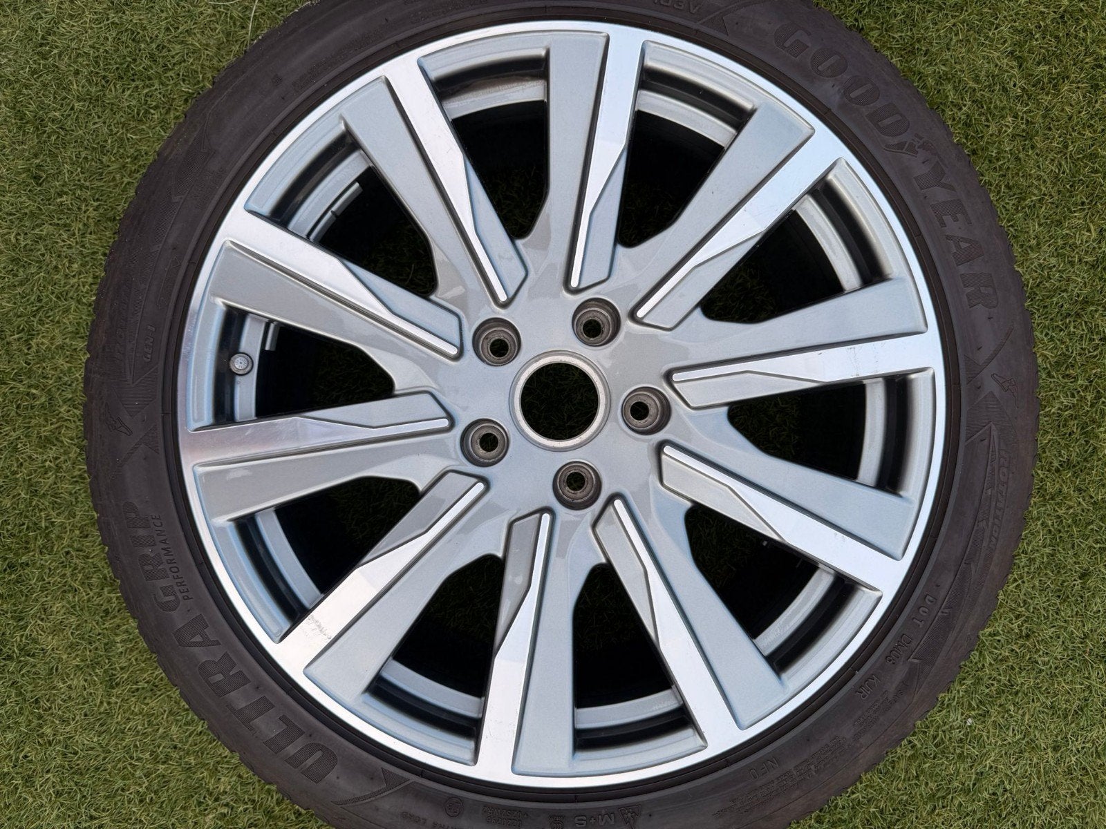 taycan velgen met winterbanden goodyear, Auto-onderdelen, Ophalen, 18 inch, Velg(en), 285 mm