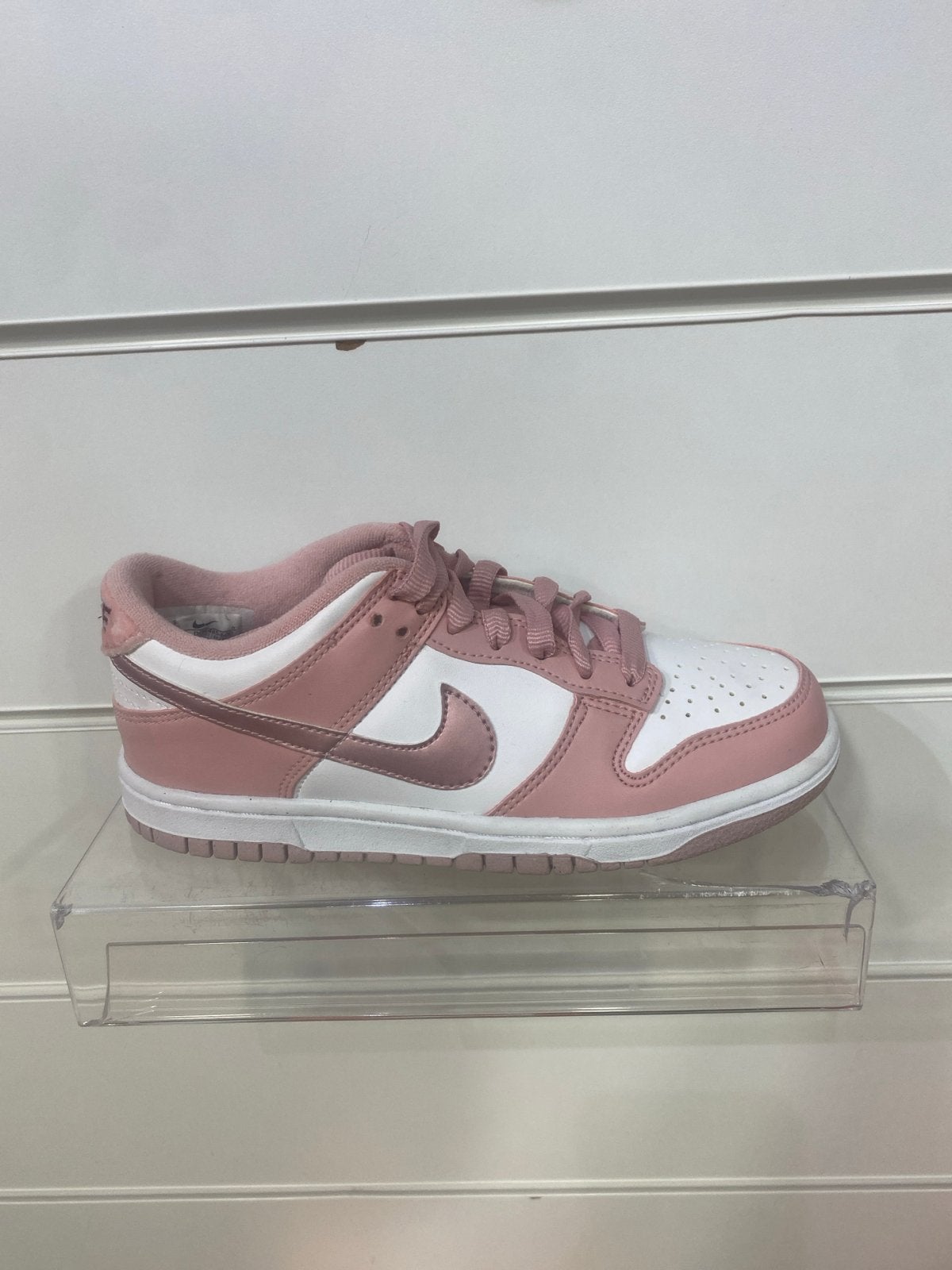 Nike Dunk Low Pink Velvet - Maat 35.5, Kleding | Dames, Schoenen, Ophalen of Verzenden, Nieuw, Roze, Sneakers of Gympen