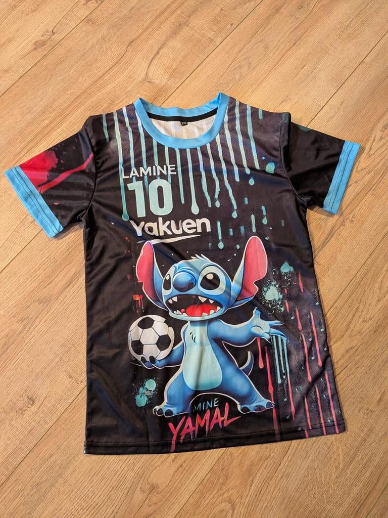 Voetbalshirt Stitch Lamine Yamal maat 164 Nieuwstaat, Kinderen en Baby's, Kinderkleding | Maat 164, Ophalen of Verzenden, Nieuw