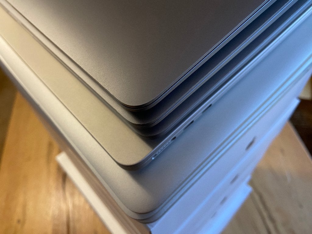 16 x MacBook Air & Pro 2013-2023 | M1 M2 Max | Office + meer, 1 TB of meer, Cupertino, Zo goed als nieuw, Apple@apple.com