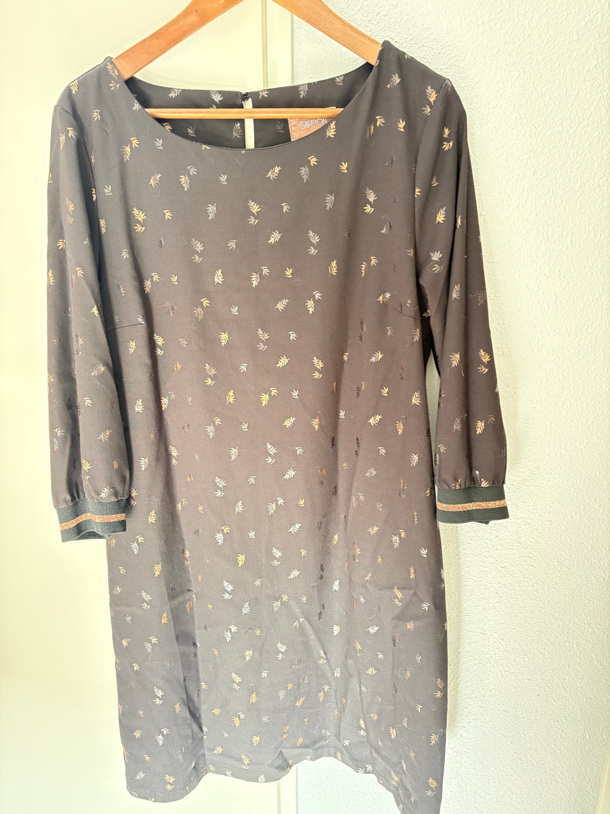 Zwarte jurk met gouden blaadjes - Maat XL, Kleding | Dames, Ophalen of Verzenden, Zo goed als nieuw, Maat 46/48 (XL) of groter
