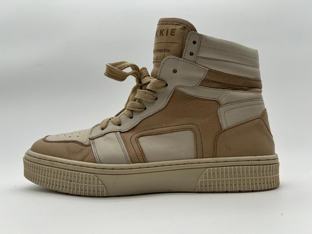Nikkie, maat 39 comfortabele hoge wit beige sneakers., Verzenden, Beige, Nikkie, Sneakers of Gympen