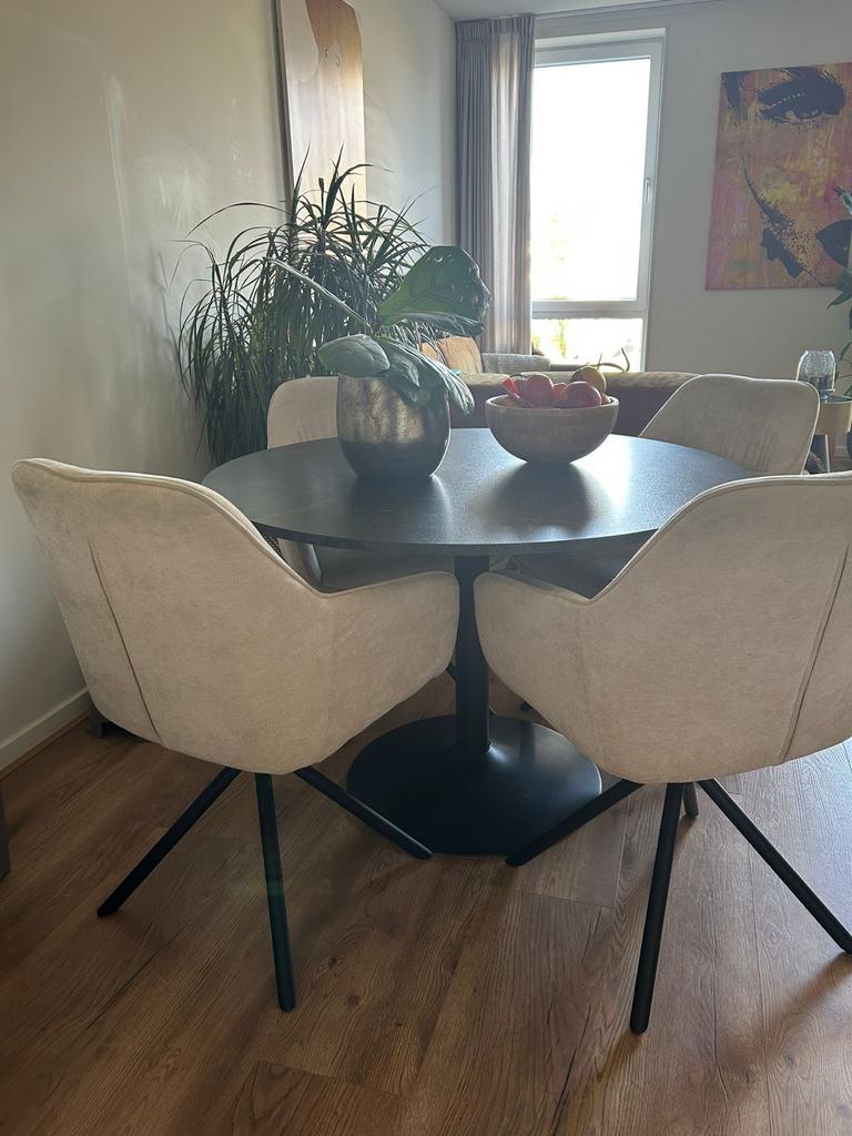 Moderne ronde eettafel in nieuwstaat! Zonder stoelen., Rond, Zo goed als nieuw, Modern, Vier personen