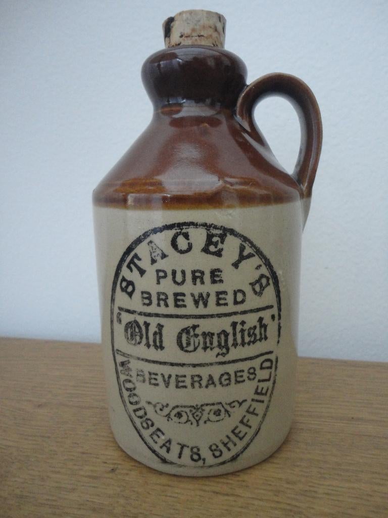 Oud bierkruikje Stacey's Old English Beverages met oor, Verzamelen, Biermerken, Ophalen of Verzenden, Gebruikt, Flesje(s), Overige merken