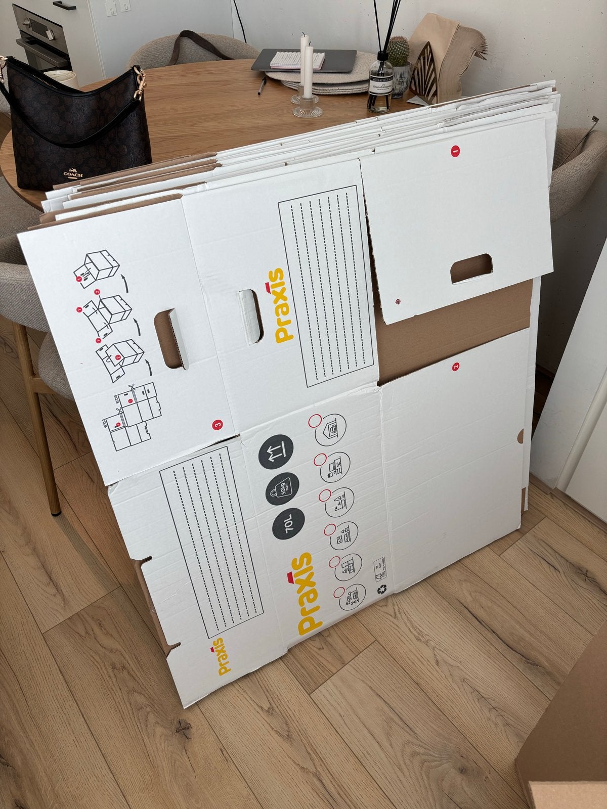 12 Praxis verhuisdozen 70L - Zo goed als nieuw, Ophalen, Doos, 40 tot 60 cm, Opvouwbaar