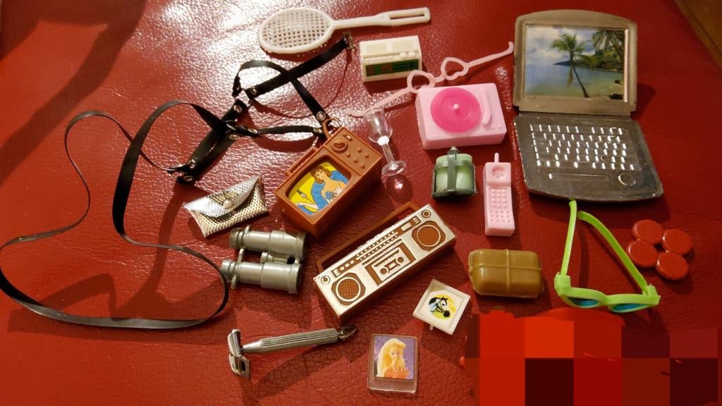 Vintage Barbie Mattel en andere Tienerpop accessoires radio., Ophalen of Verzenden, Fashion Doll