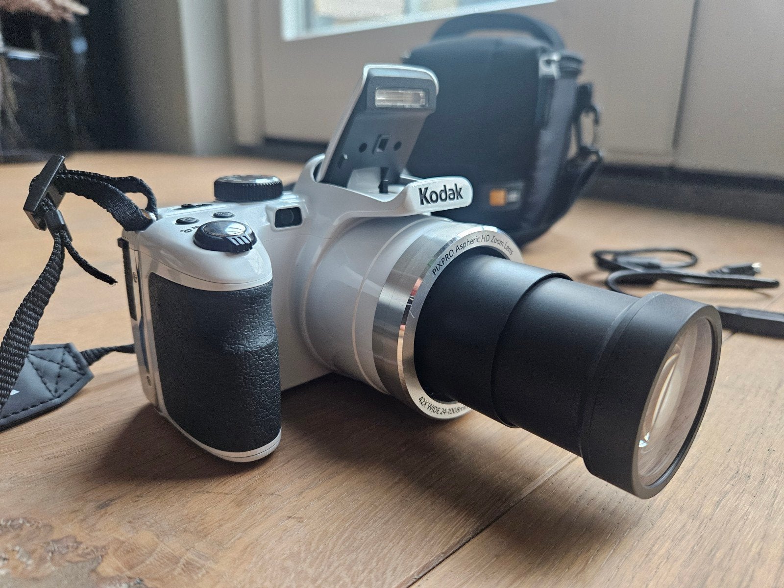 Kodak pixpro AZ422, zgan. incl case, Ophalen of Verzenden, Zo goed als nieuw, Accu, Kodak