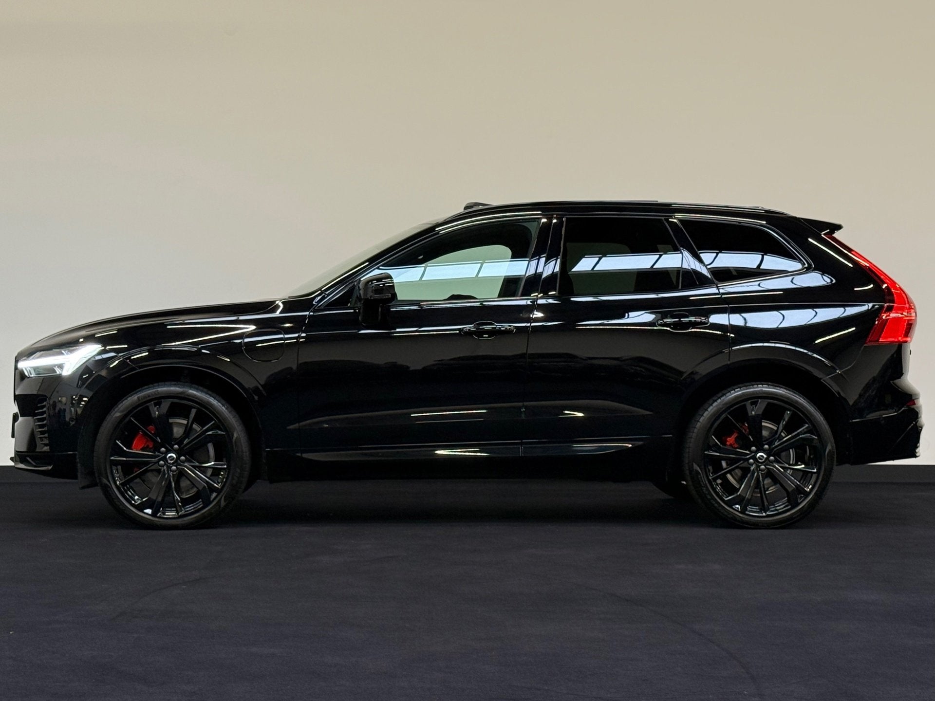 Volvo XC60 2.0 T6 Plug-in hybrid AWD Ultimate Dark Pano ACC, Auto's, Volvo, Automaat, Dealer onderhouden, Gebruikt, 4 cilinders