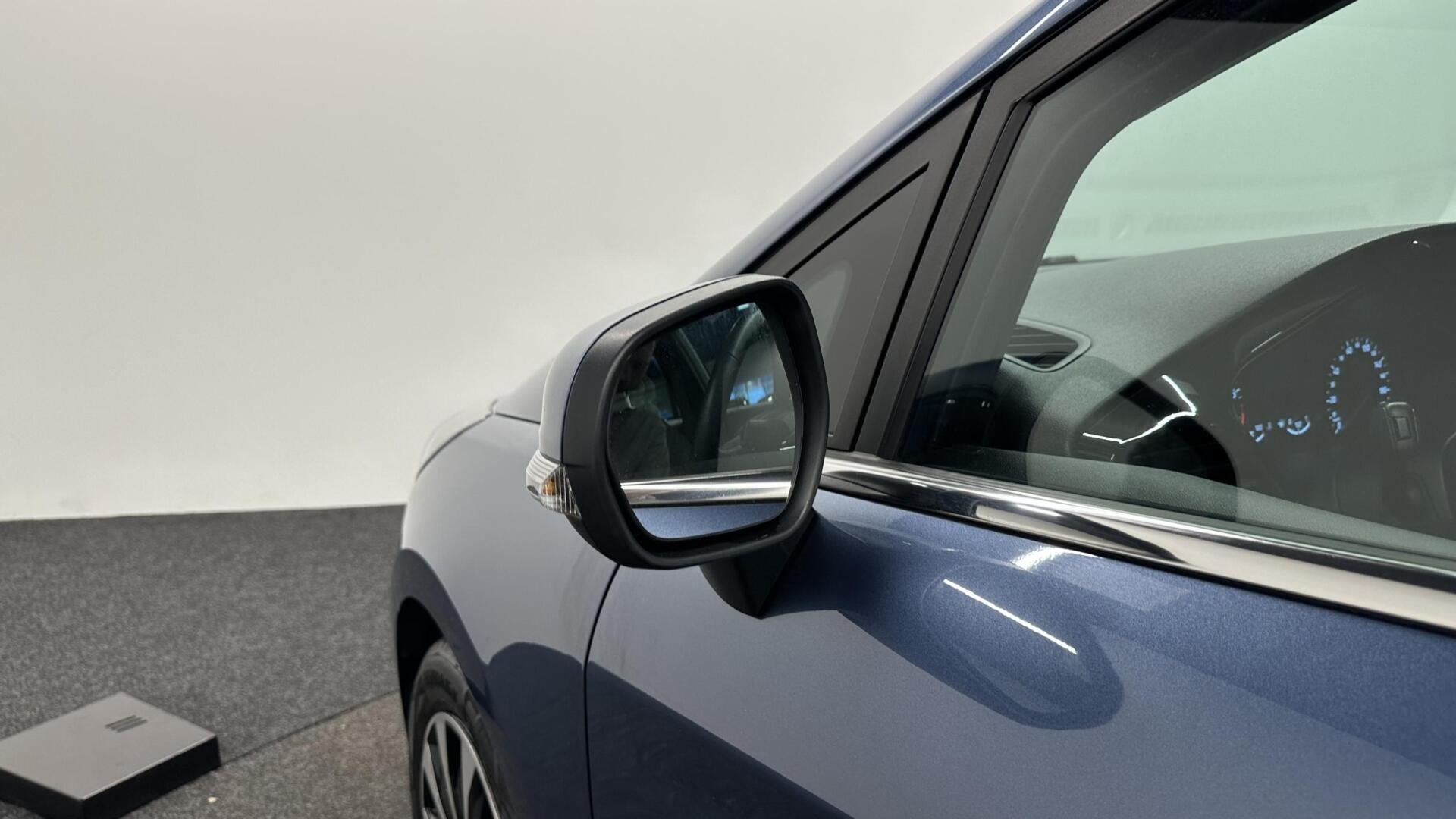 Foto 17 van Ford Fiesta 1.0 EcoBoost Hybrid Titanium NAVI CRUISE CARPLAY