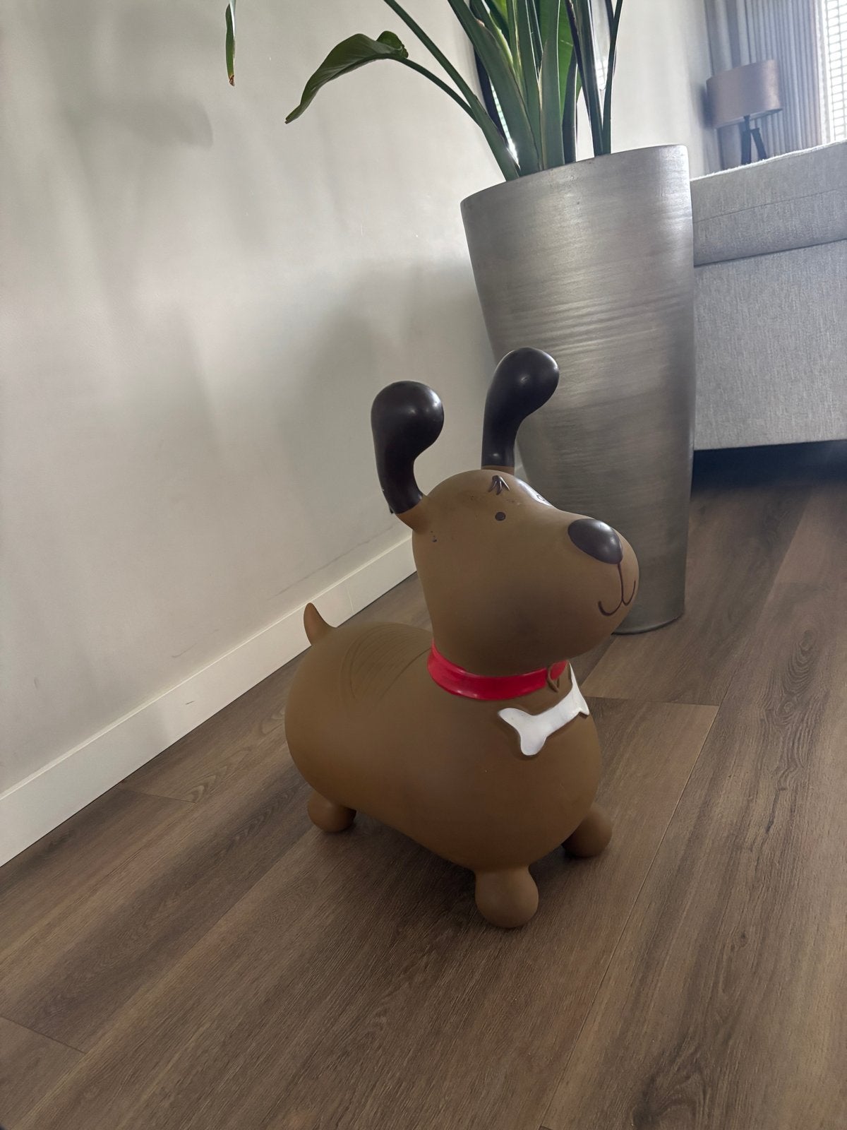 Opblaasbare hond springdier - Bruin met rode halsband, Ophalen, Zo goed als nieuw, Jongen of Meisje