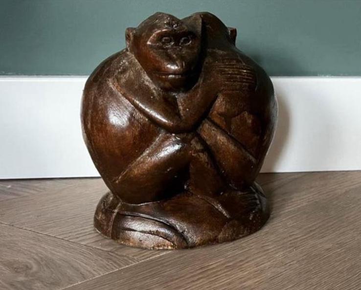 Antiek houten beeldje van twee apen., Antiek en Kunst, Kunst | Beelden en Houtsnijwerken, Ophalen of Verzenden, Hout, Beeld, Zoogdier