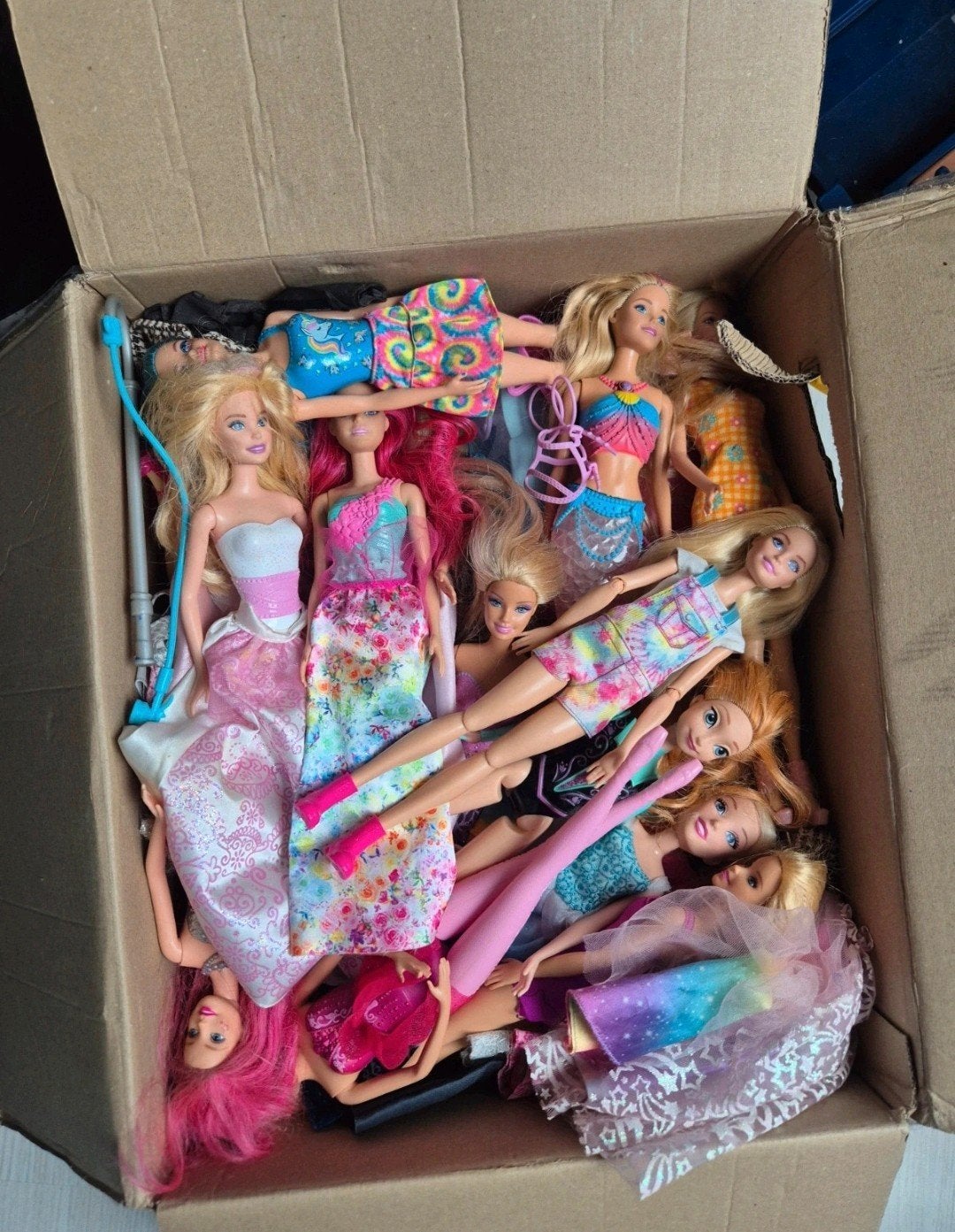 doos vol met barbie poppen, Ophalen of Verzenden, Gebruikt