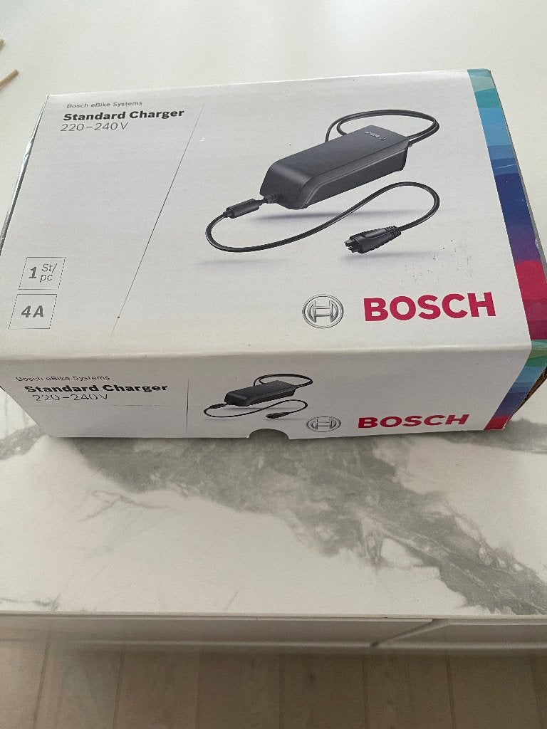 Oplader Bosch eBike Systems 240-240 V, Fietsen en Brommers, Fietsaccessoires | Fietsaccu's, Ophalen of Verzenden, Zo goed als nieuw