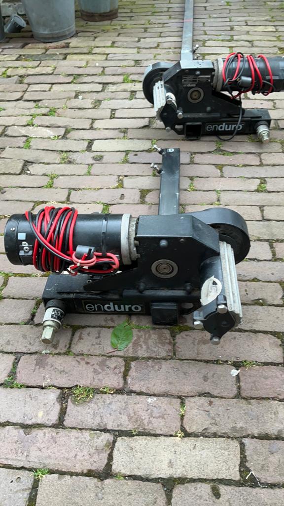 Enduro caravan mover (2 stuks), Ophalen, Gebruikt