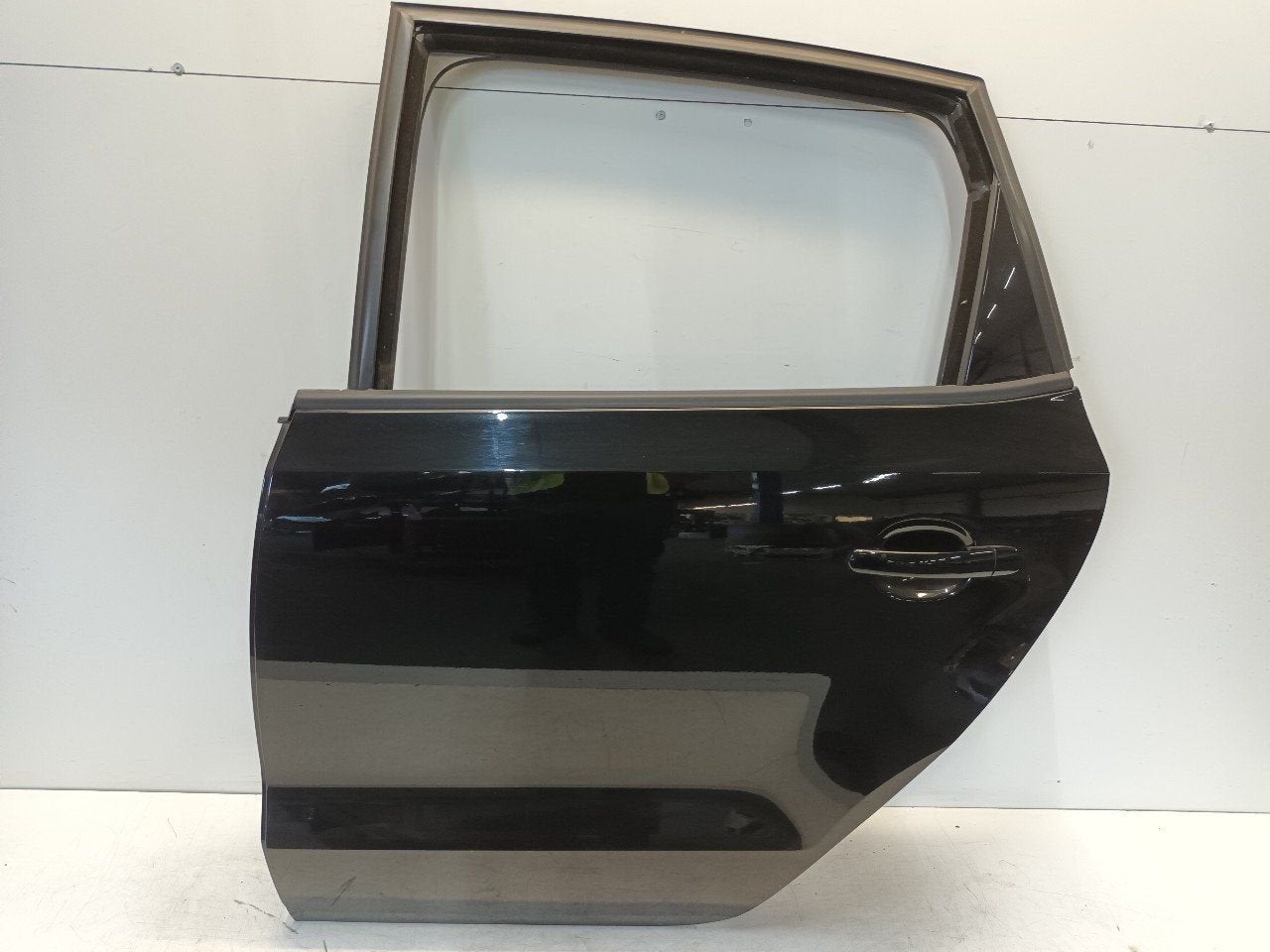 Portier links achter Volkswagen Polo, Onderdelen@venauto.nl, Van der Ven Autorecycling B.V., Gebruikt, Ettenseweg 76, 4706 PB Roosendaal, The Netherlands