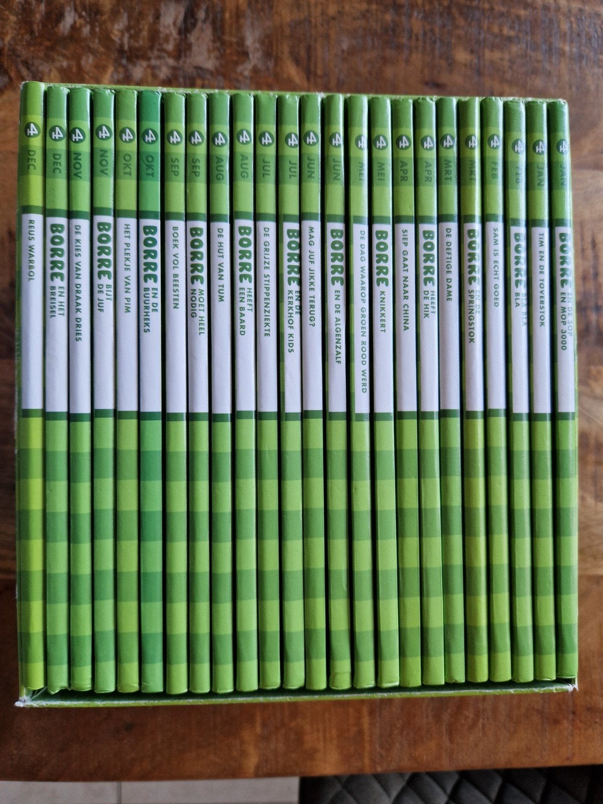 Complete jaargang Borre leesboekjes groep 4 in box., Boeken, Ophalen, Zo goed als nieuw, Jeroen Aalbers, Fictie algemeen