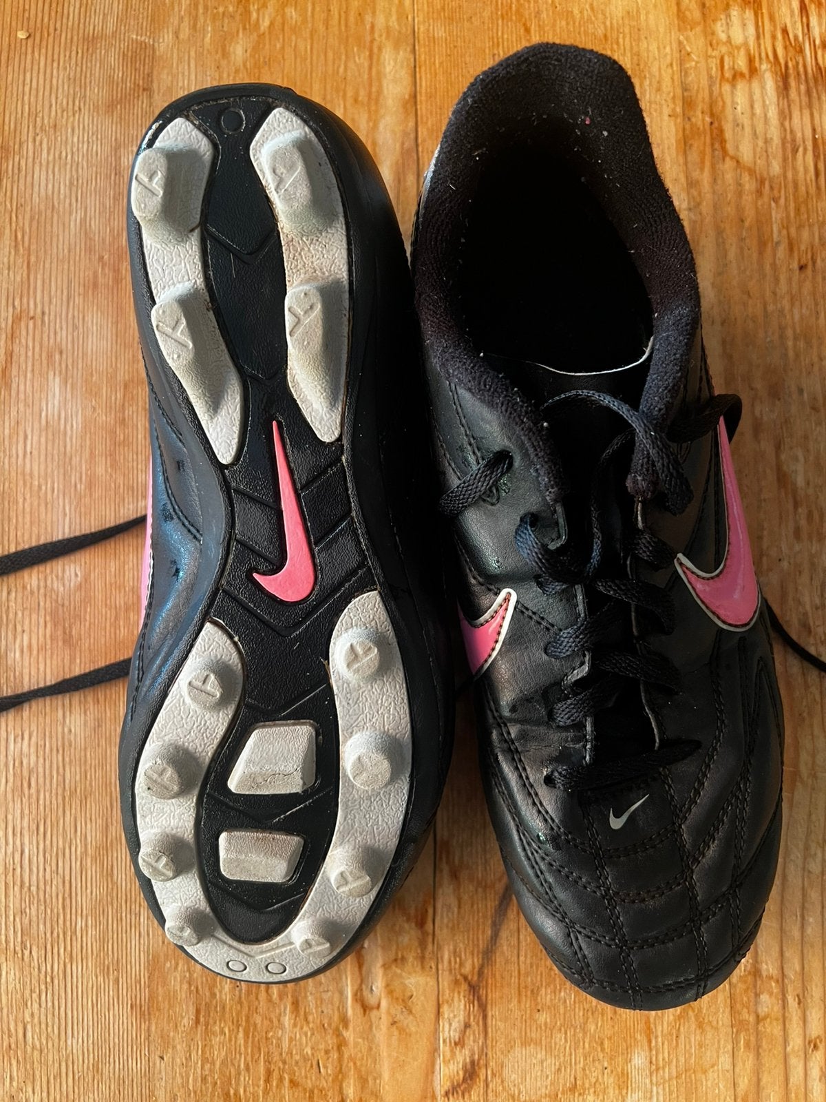 Nike dames/meisjes voetbalschoenen, Verzenden, Gedragen, Sportschoenen, Zwart