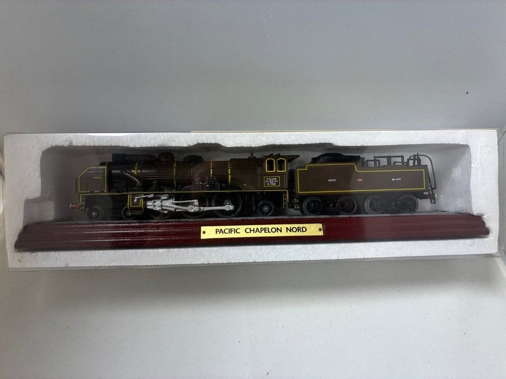 Pacific Chapelon Nord 3.1192 met tender en sokkel, Ophalen of Verzenden, Nieuw, Trein, Schaalmodel