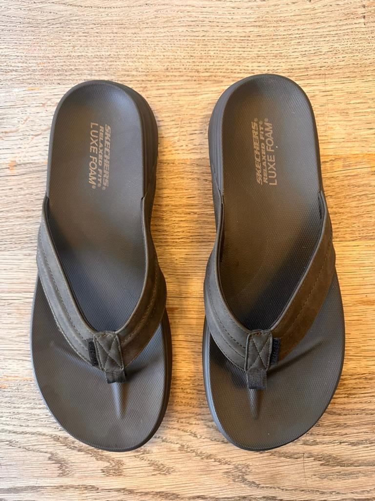 Slippers heren mt 47,5/ UK 12 Skechers nieuw donkerbruin, Ophalen of Verzenden, Nieuw, Bruin