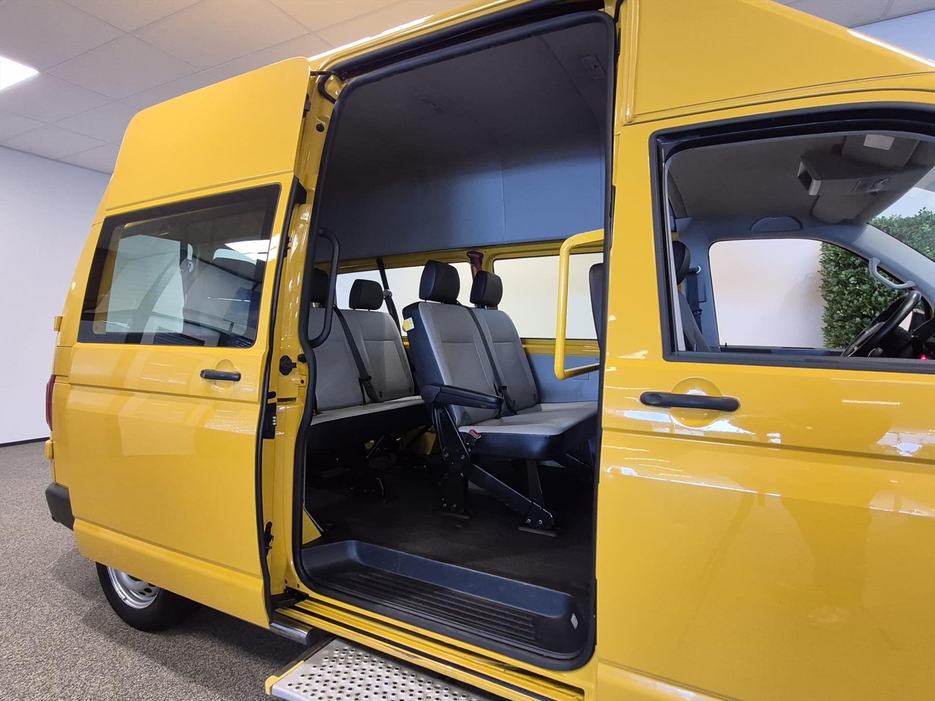 Volkswagen Transporter L2H3 Personenbus / Buurtbus 7-pers., Stof, Gebruikt, Euro 6, 255 €/maand