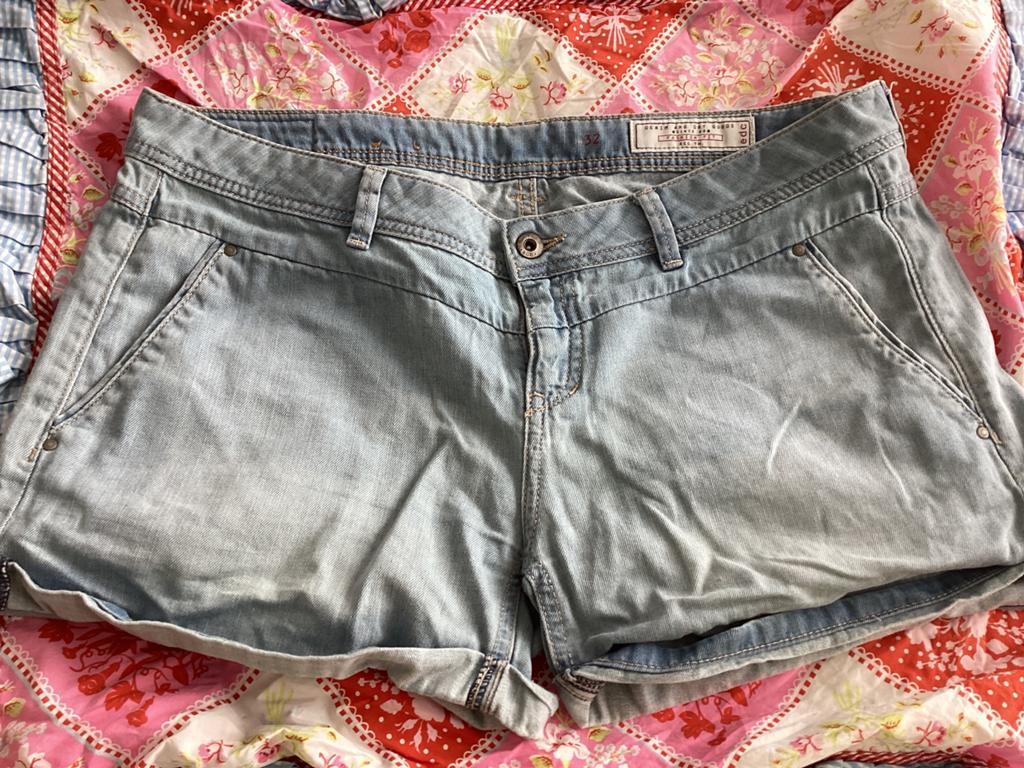 Esprit korte broekje maat 32, Ophalen of Verzenden, Zo goed als nieuw, Blauw, W27 (confectie 34) of kleiner