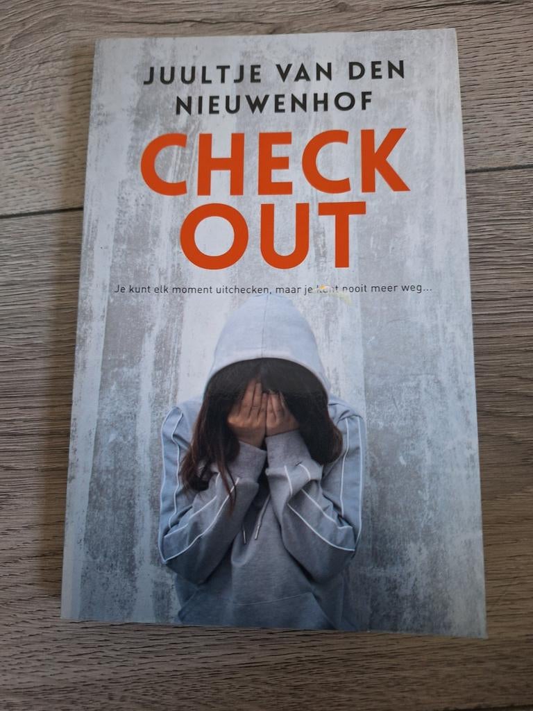 Check Out - Juultje van den Nieuwenhof, Ophalen of Verzenden, Zo goed als nieuw, Juultje van den Nieuwenhof