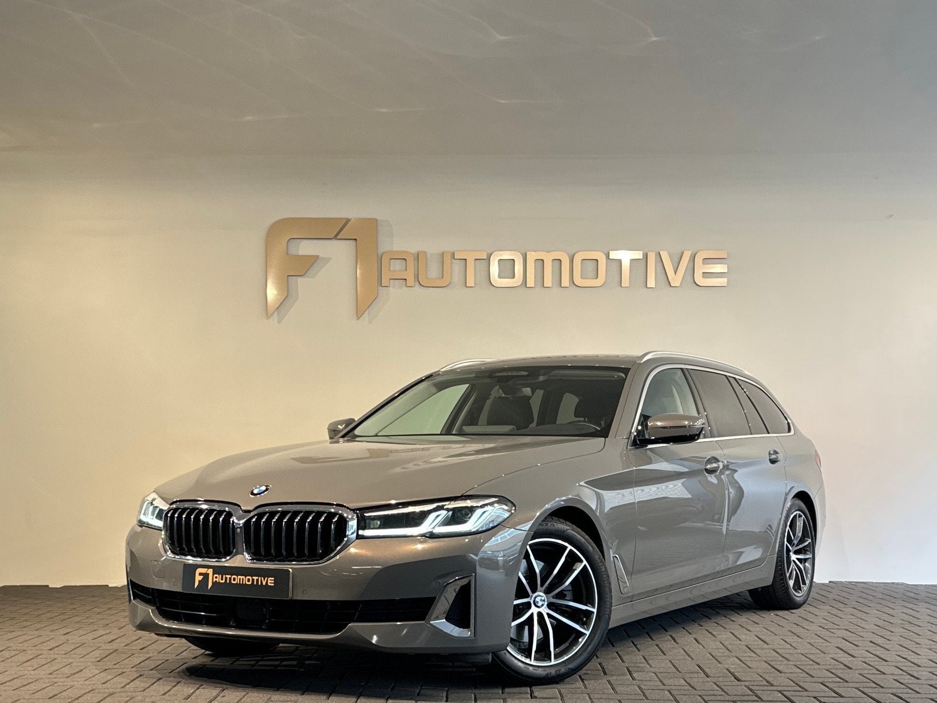BMW 5-serie Touring 520i High Executive Edition Memory|360|T, Auto's, 1998 cc, Achterwielaandrijving, Gebruikt, Euro 6