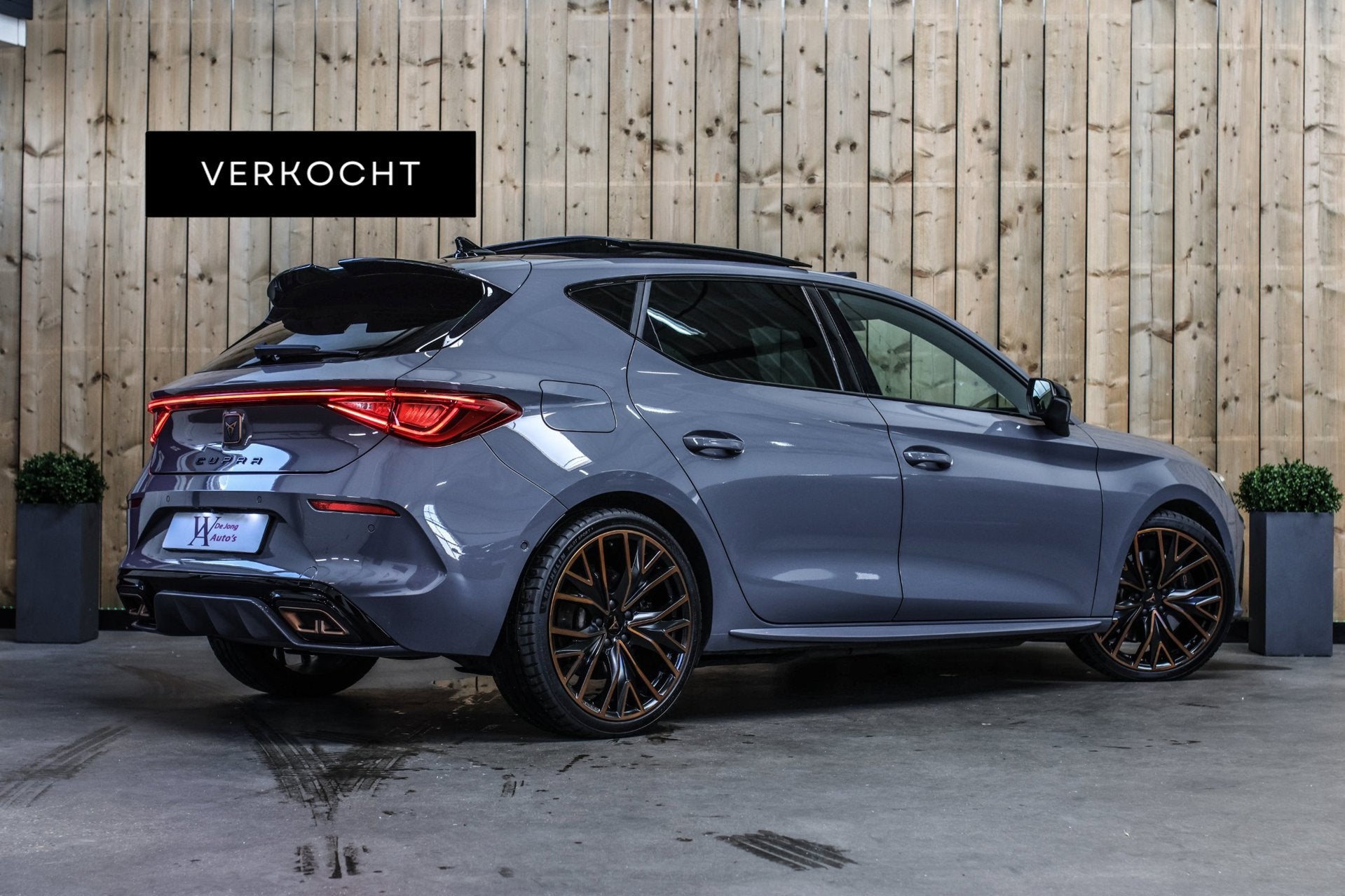 Cupra Leon 1.4 e-Hybrid VZ Performance *Pano*Leder*Camera*DC, Auto's, Dealer onderhouden, 77 km/l, Gebruikt, 4 cilinders