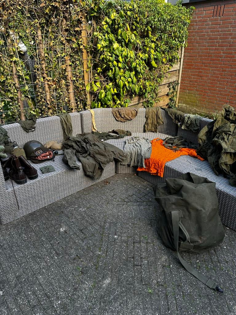 Partij legerkleding & uitrusting (vintage/militair), Verzamelen, Militaria | Algemeen, Ophalen, Landmacht, Overige gebieden, Kleding of Schoenen