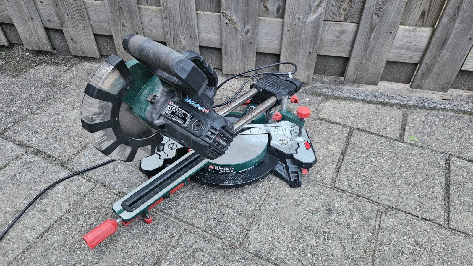 Parkside Afkortzaag 2000W - Krachtige Zaag voor Hout, Doe-het-zelf en Verbouw, Gereedschap | Zaagmachines, Ophalen, Gebruikt, 70 mm of meer