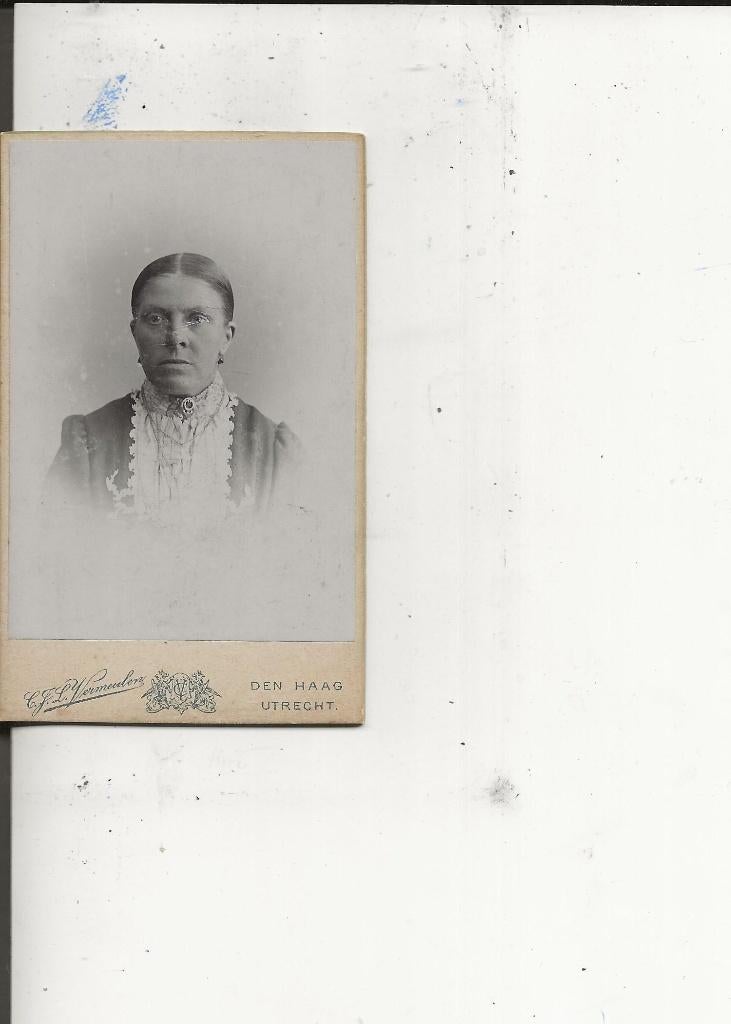 CdV Vrouw met kant en halsbroche CJl Vermeulen, Ophalen of Verzenden, Voor 1920, Ongelopen, Zuid-Holland
