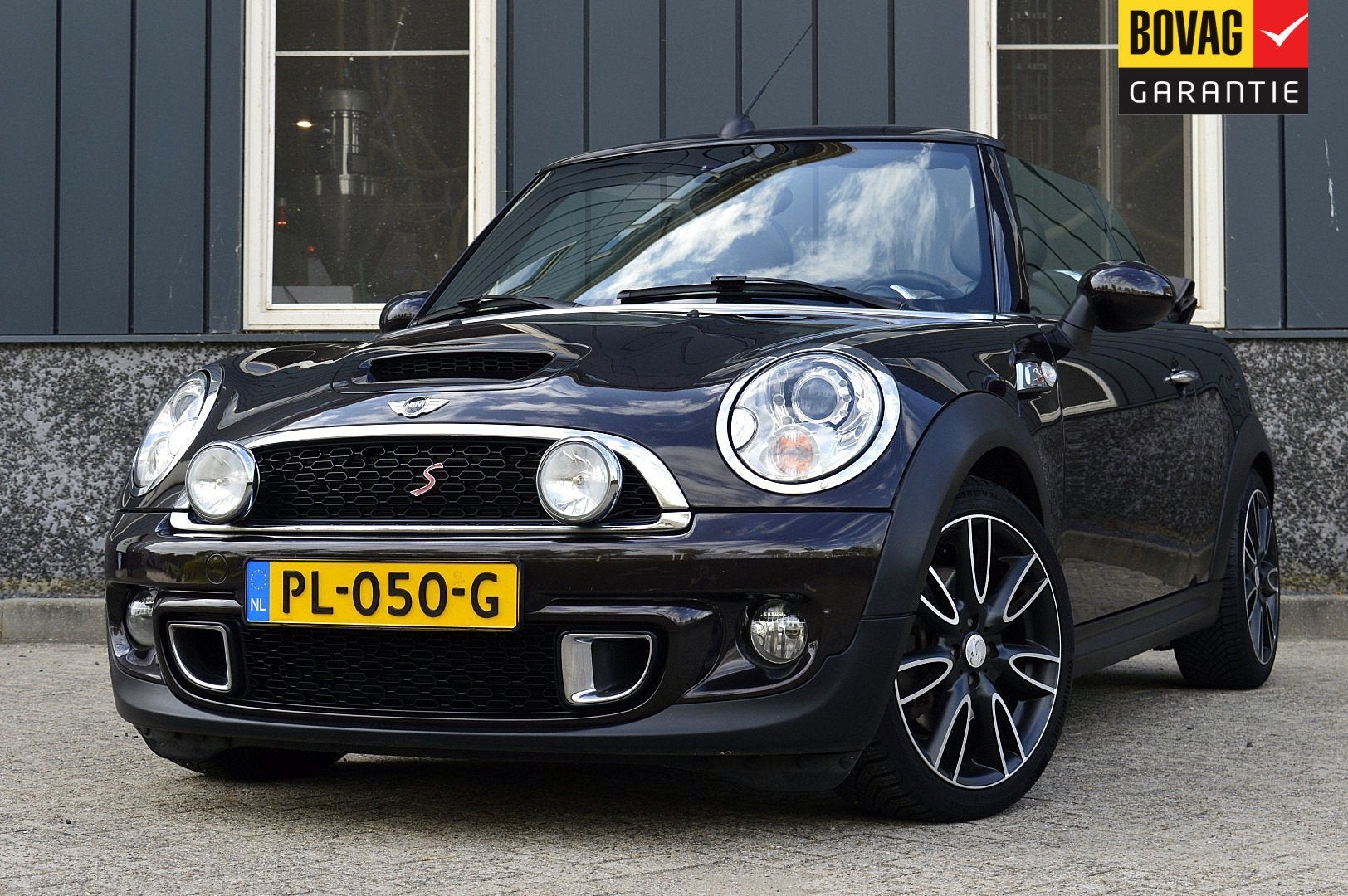 MINI Cabrio 1.6 Cooper S Chili Rijklaarprijs-Garantie Leder, Voorwielaandrijving, Gebruikt, Zwart, 4 cilinders