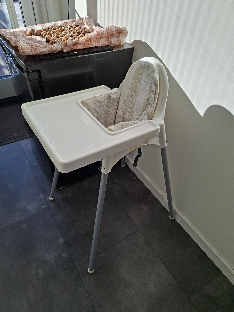 Kinderstoel met gordel en wasbare stoelverkleiner, Kinderen en Baby's, Ophalen, Gebruikt, Overige typen, Gordel(s)