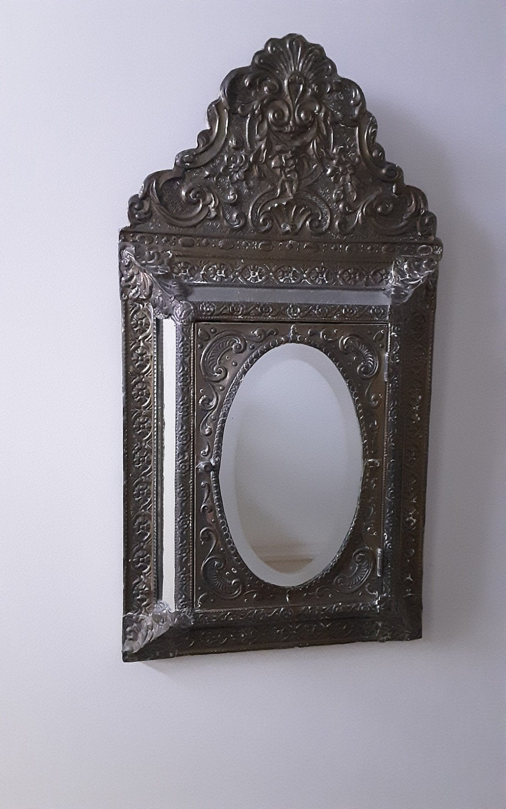Antieke koperen spiegel met 2 borstels, geslepen glas, Antiek en Kunst, Ophalen