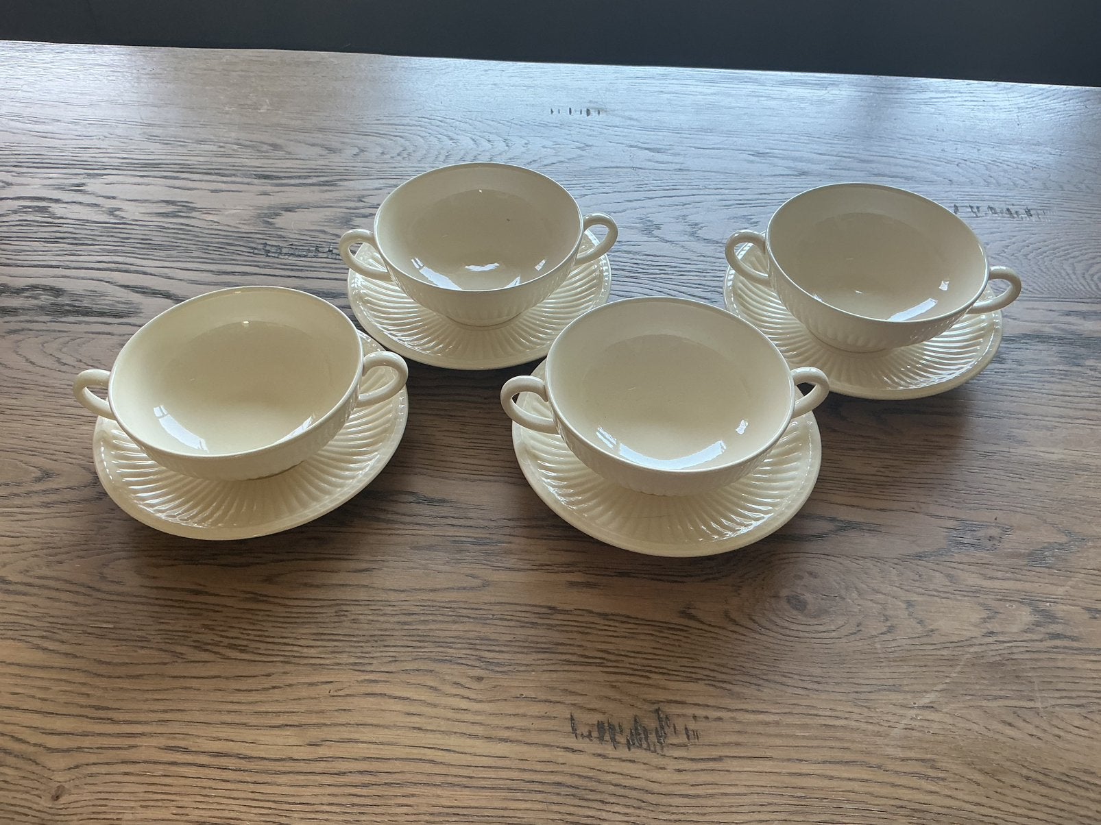 4 mooie Wedgwood soepkommen met schotel, Ophalen of Verzenden, Zo goed als nieuw, Kom(men), Wedgwood