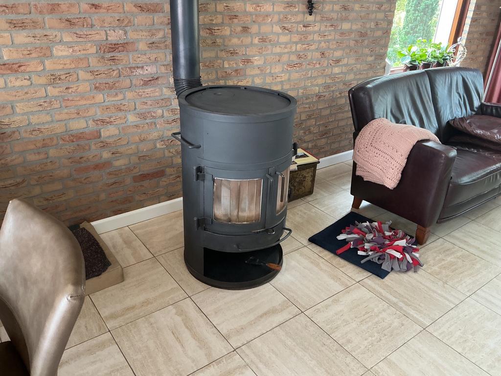 Houtkachel allesbrander.    290. €. ————-, Ophalen, Gebruikt