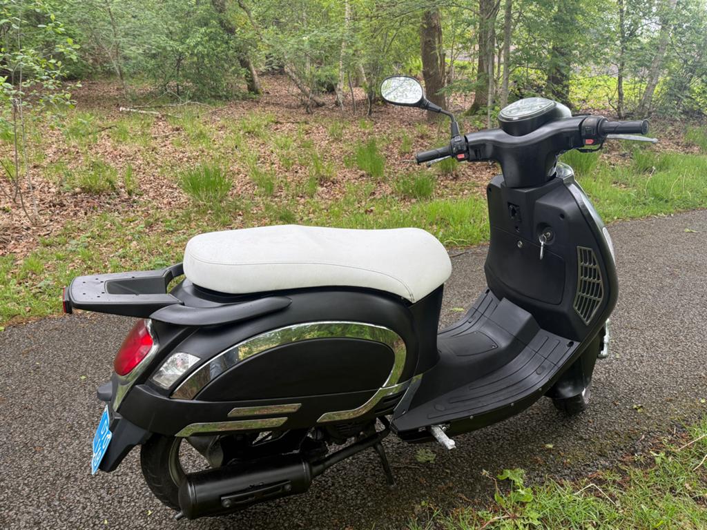 Mooie Benzhou scooter met werkende elektrische starter, Overige merken, Gebruikt, Ophalen of Verzenden, Benzine